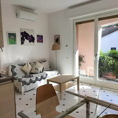 Serena's Side With Parking And Ac *